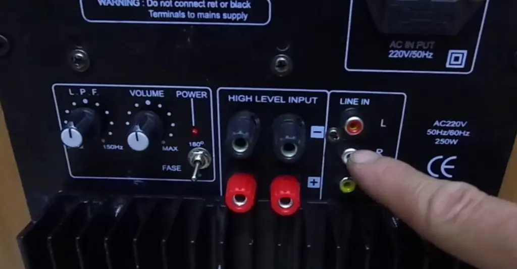 Các nút chỉnh chính trên loa sub và công dụng