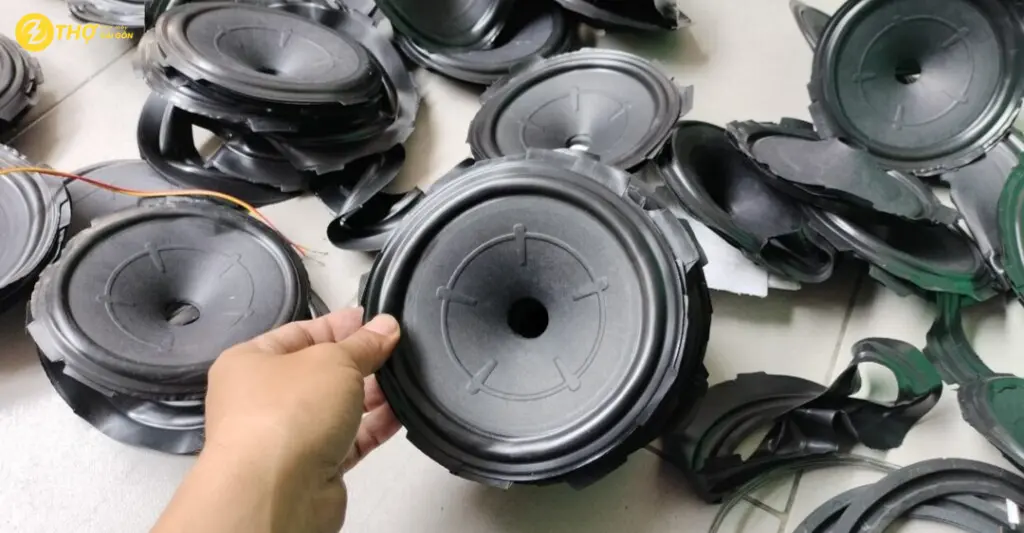 Dụng cụ cần chuẩn bị để tự thay màng loa bị rách tại nhà