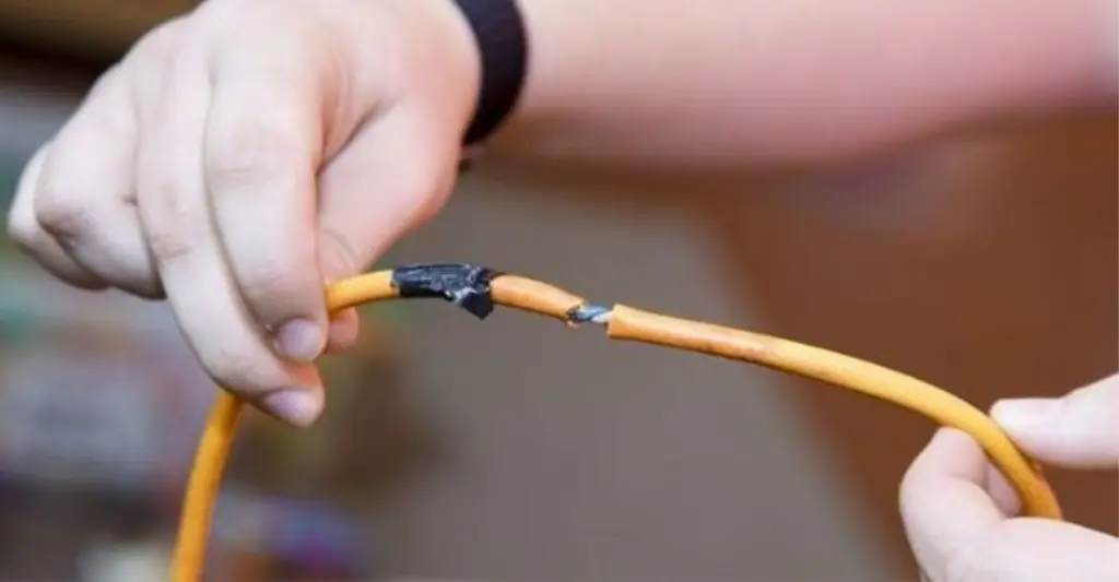 Nguyên nhân và dấu hiệu nhận biết loa bị đứt dây