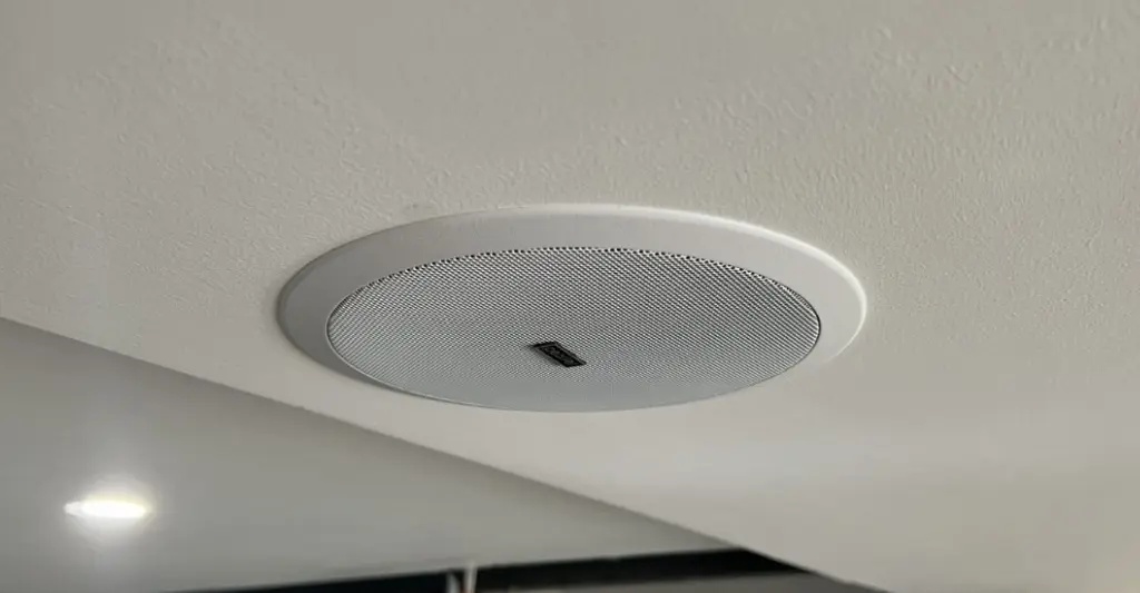Tại sao cần lắp đặt loa âm trần đúng cách