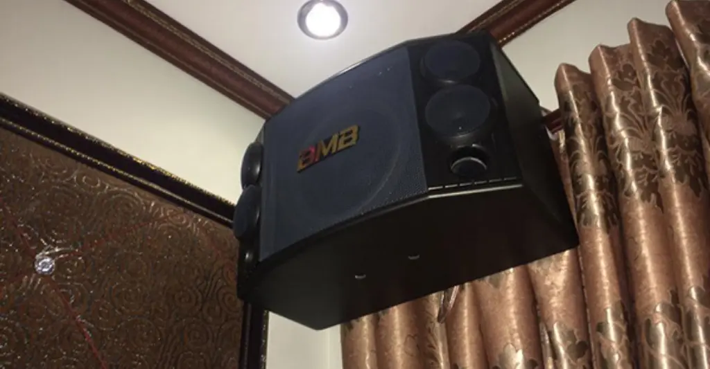 Vì sao cần treo loa BMB đúng cách