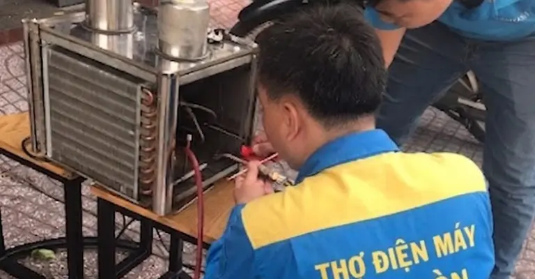 thợ điện lạnh 3