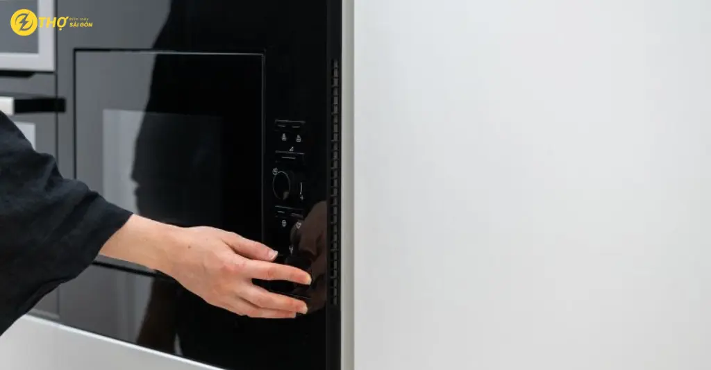 Luôn kiểm tra gioăng cao su và độ khít của cửa lò