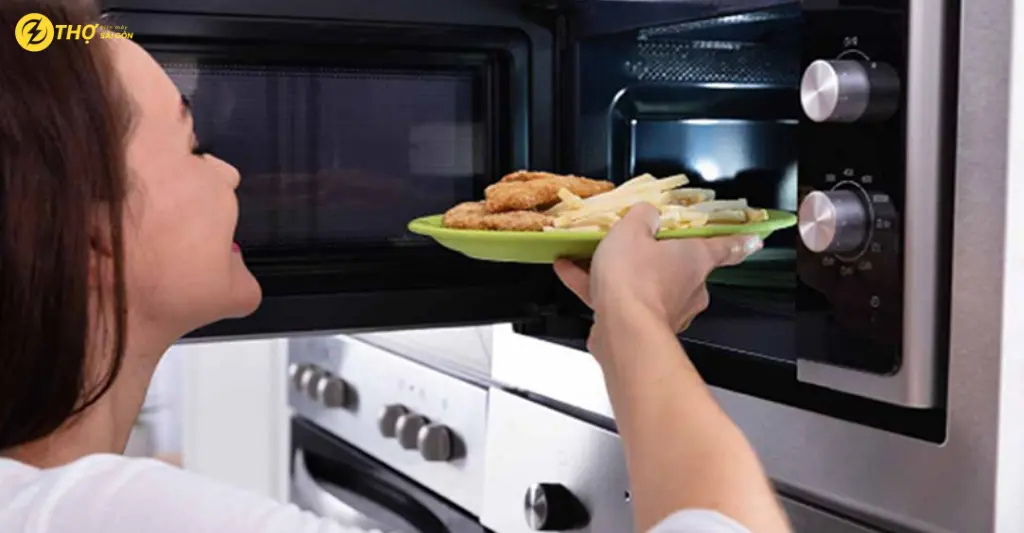 Mẹo giúp thịt nướng bằng lò vi sóng không bị khô